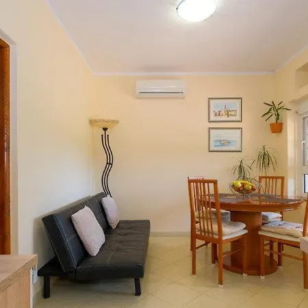 Apartment Uliveto *